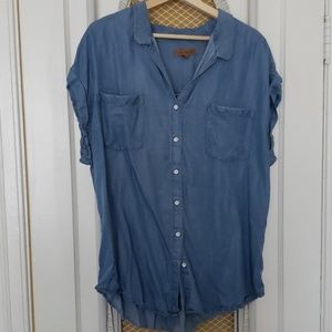 Short sleeve chambray style button up